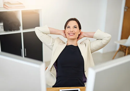 Wolne piątki, krótsze godziny i ekstra urlop w pracy od stycznia 2026! Kto skorzysta?