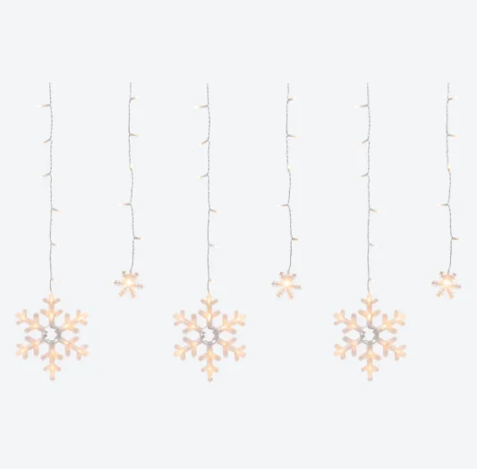 Zdjęcie Ta świecąca zasłona z Action za 30 zł zrobi szałowy efekt na oknie! Motyw gwiazdek dodaje uroku, a timer jest mega praktyczny #5