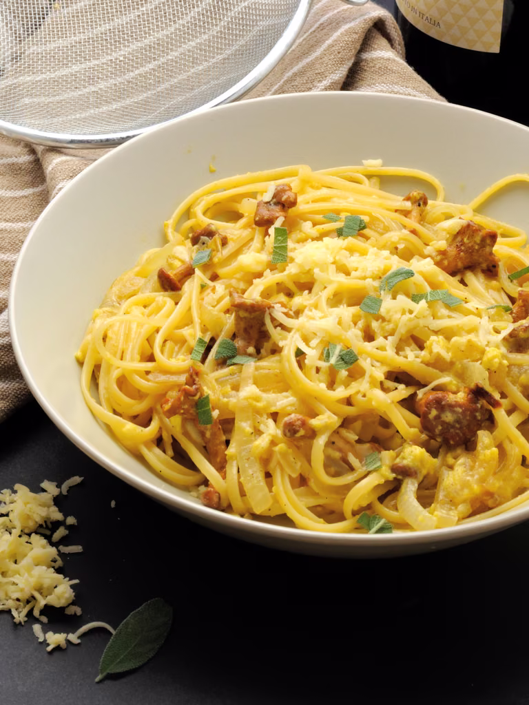 Wegetariańska Carbonara Linguine z Kurkami