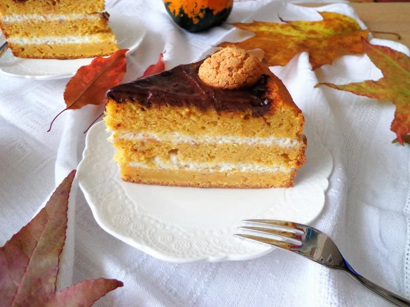 Tort dyniowo-migdałowy