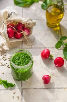 Pesto z liści rzodkiewki