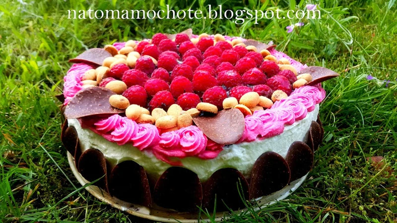 Czekoladowy Tort Rocher z Malinami