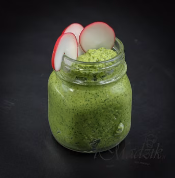 Pesto z liści rzodkiewki
