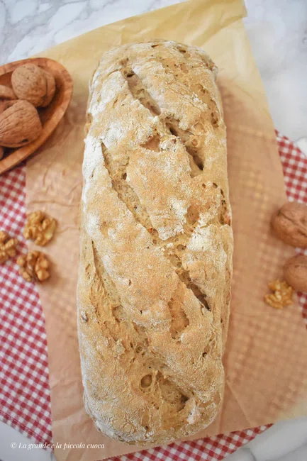 Chleb żytnio-pszenny z orzechami