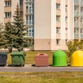 Śmietniki otwierane na kartę z wagą i kamerą! Kolejne polskie miasto wprowadza rewolucję w segregacji odpadów