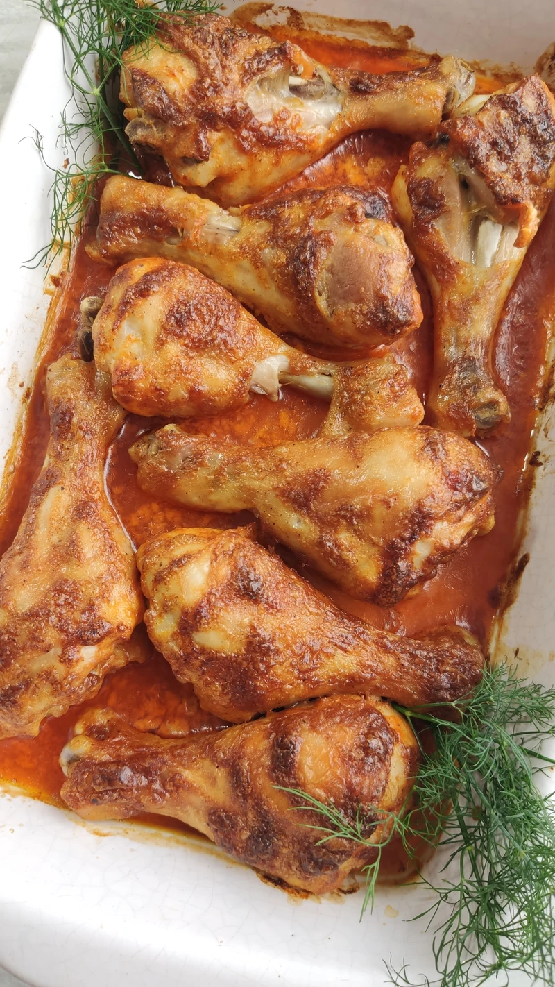 Pieczone pałki z kurczaka w marynacie z dodatkiem majonezu