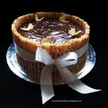 Tort tiramisu z karmelowo czekoladową polewą