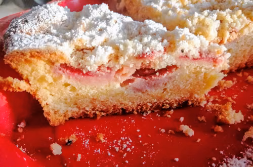 Ciasto truskawkowe z kruszonką. Prosty przepis
