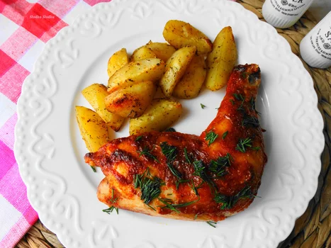 Udka pieczone w ketchupowo- majonezowej marynacie.