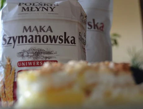 Lekkie ciasto ananasowe