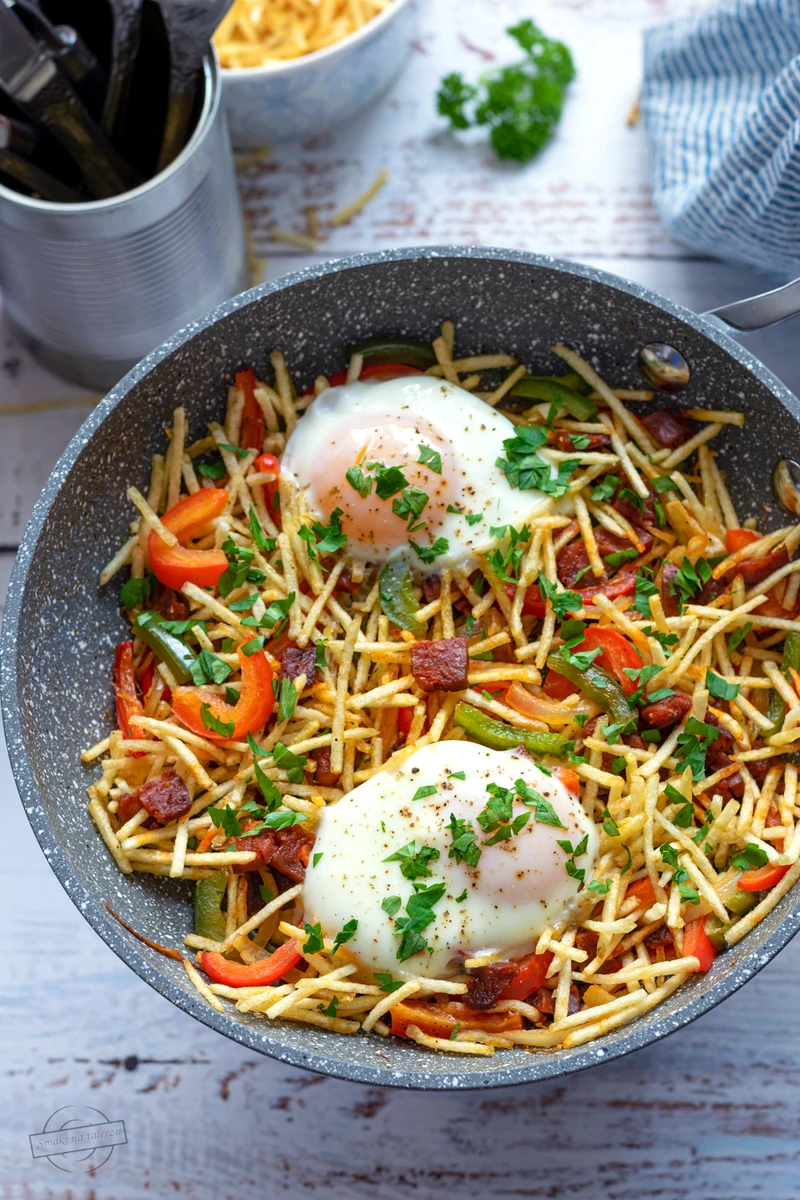 Jajka z patelni z papryką i chorizo