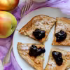 Placek bananowy z jagodami w żelu – śniadanie
