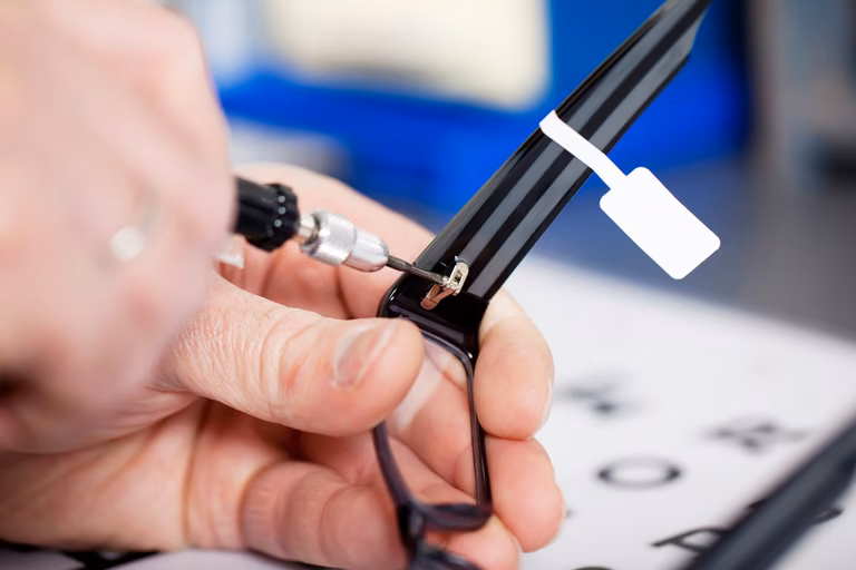 ZABEZPIECZ OKULARY LAKIEREM DO PAZNOKCI!