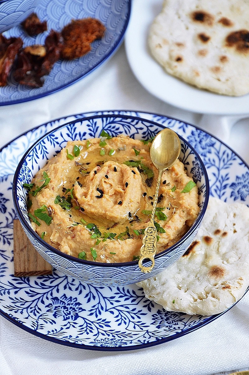 Hummus z suszonymi pomidorami