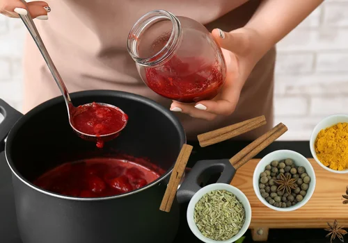 Eksperymenty z dżemem truskawkowym: Dodaj TE zioła i przyprawy dla niezwykłego smaku! [6 przepisów]