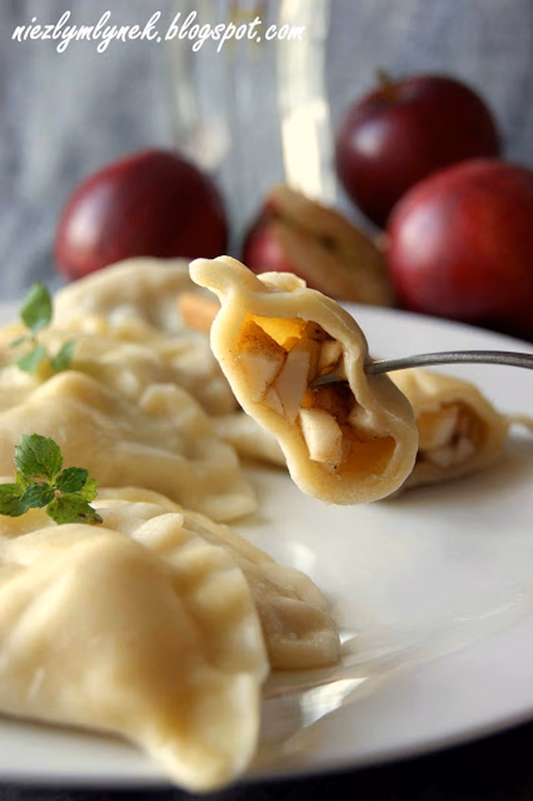 Pierogi na słodko z jabłkiem i cynamonem