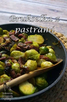 Smażona brukselka z pastrami