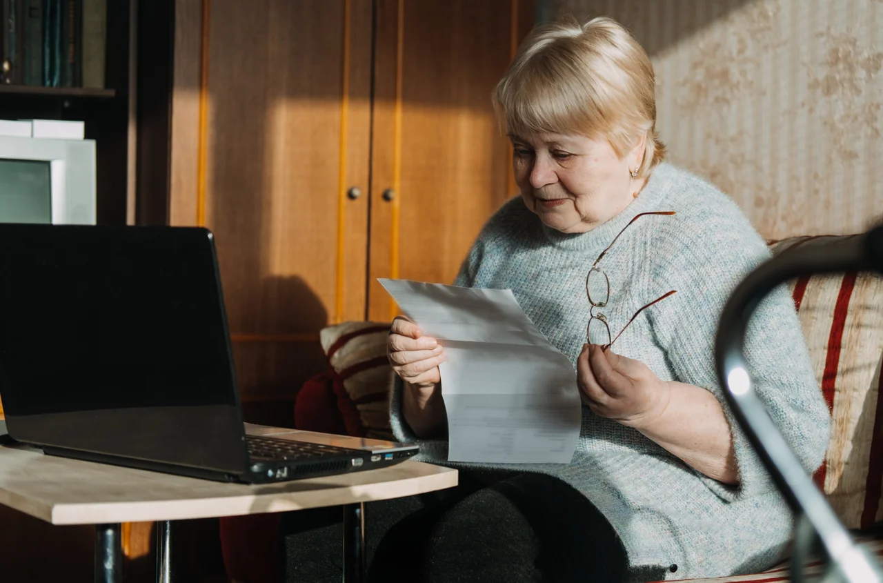 Emerytura wypłacana tylko raz na 3 miesiące? Ministerstwo rozważa zmiany w przelewach tych świadczeń