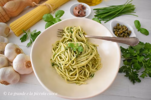 Makaron z salsą verde