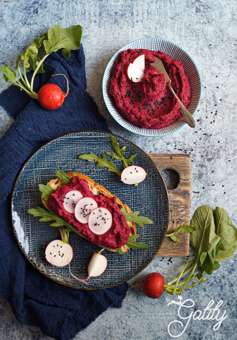 Pasta buraczana z czerwoną fasolą (wegańska)