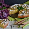 Orzeźwiający placek rabarbarowy z miętą i cytryną