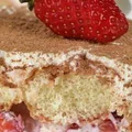 Tiramisu z białą czekoladą i truskawkami