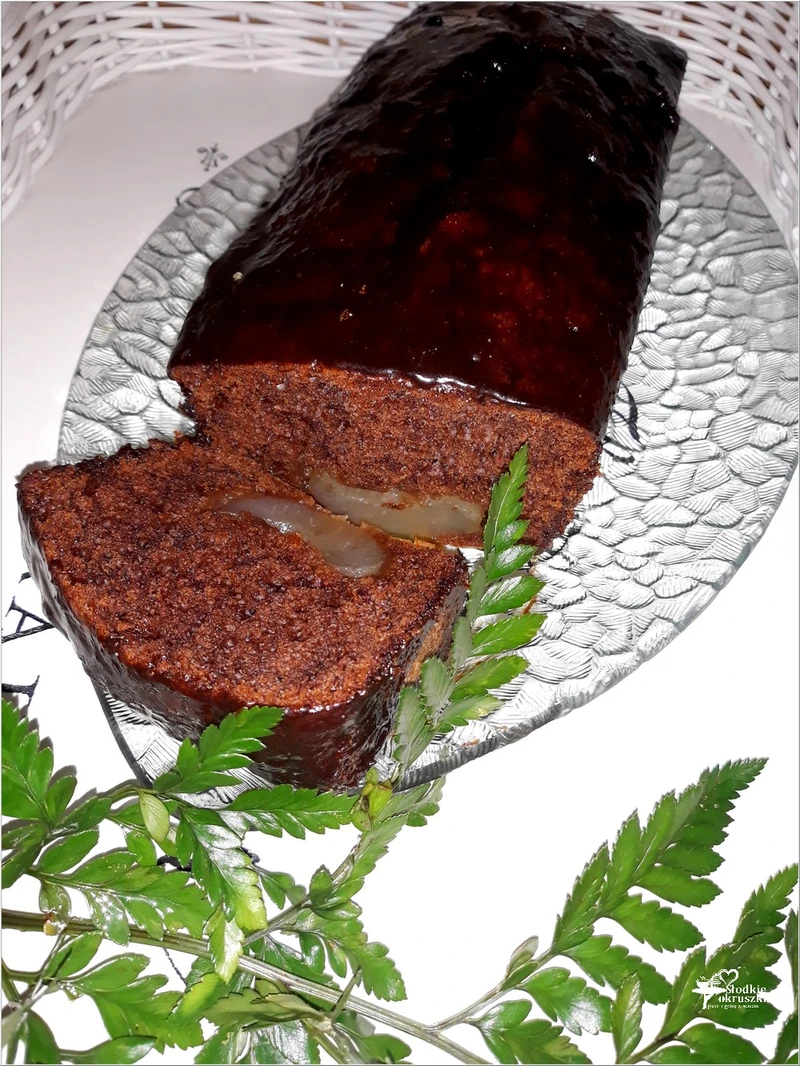 Szybkie ciasto czekoladowe z gruszką