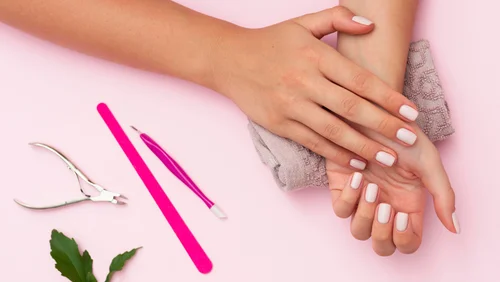 Top 5 produktów do stylizacji paznokci, które warto mieć w swojej kosmetyczce