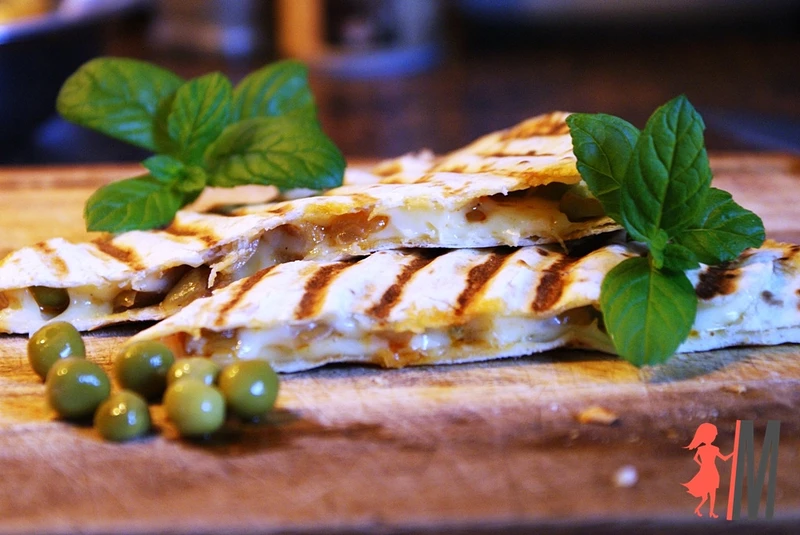 Pyszna Quesadilla z kurczakiem i serem