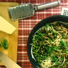 Wtorek: Spaghetti z rzepy z polędwiczką i groszkiem
