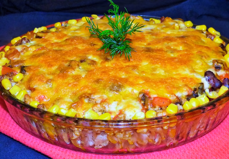 Zapiekanka makaronowa w meksykańskim stylu