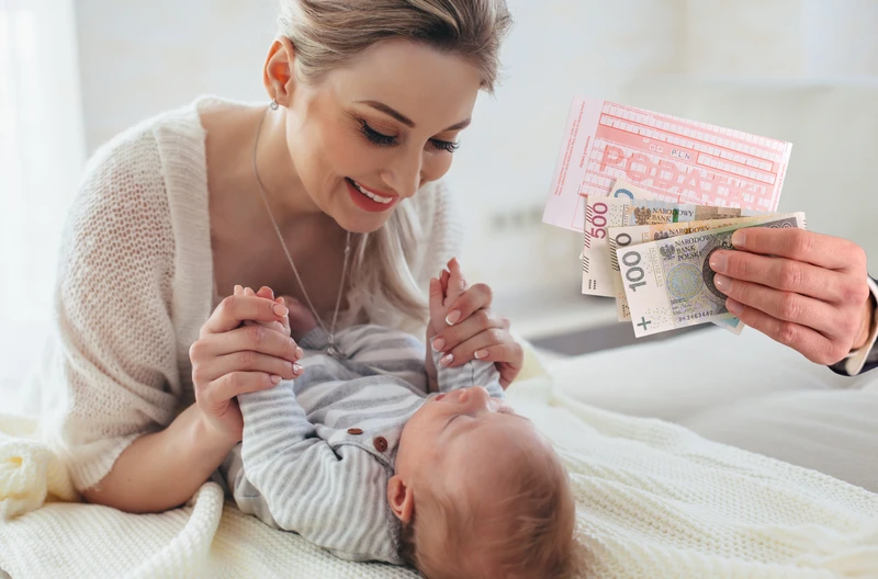 Lipiec 2022: Zasiłek macierzyński zwolniony z podatku!