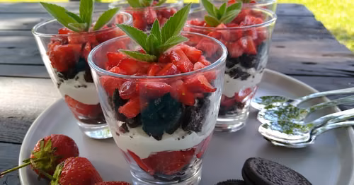 Deser z truskawkami i oreo
