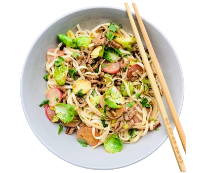 Stir fry z indyka, brukselki i rzodkiewki