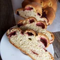 Drożdżowy przeplataniec z dżemem