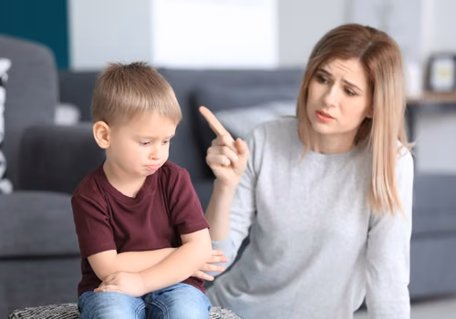 „On mnie bije, kiedy mu czegoś zabraniam – ma dopiero 4 lata” – pisze Kinga [LIST]