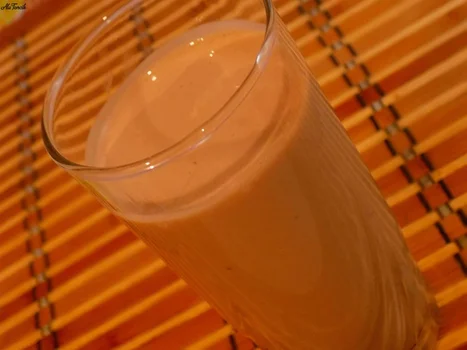 Koktajl bananowy z serkiem wiejskim