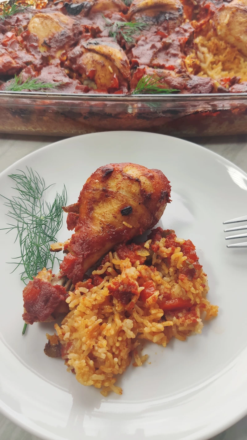 Pieczone pałki z kurczaka na ryżu
