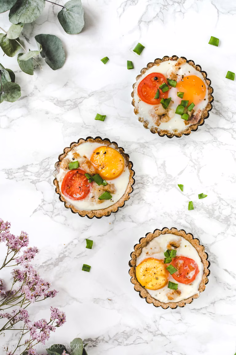 Tartaletki orkiszowe z jajkiem i boczkiem low FODMAP