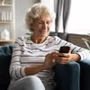 Tinder zaskakuje! Teraz twoja mama wybierze twoją miłość!