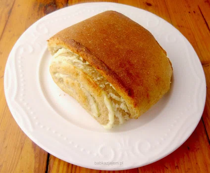 Drożdżówki orkiszowe z serem