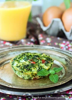 Muffinki jajeczne ze szpinakiem