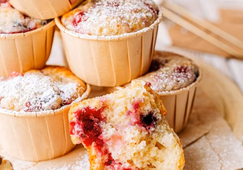 Wilgotne muffiny cytrynowe z owocami