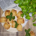 Szybkie parówki w cieście z serem i pastą warzywną (na piknik lub przyjęcie)