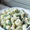 Sałatka z tortellini i ogórkiem