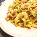 Tagliatelle z krewetkami i pomidorkami daktylowymi