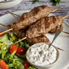 Grillowane kofty z sosem z marynowanymi grzybkami