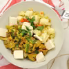 Wegańskie curry z tofu, grzybami i warzywami