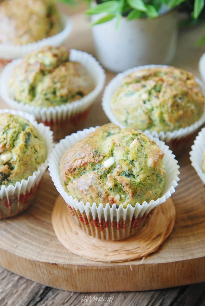 Muffiny z fetą i szpinakiem