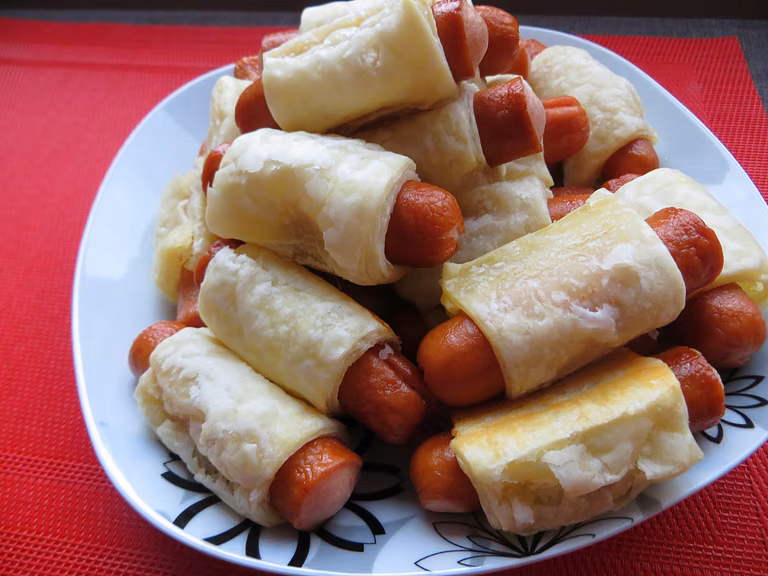 Parówki w cieście francuskim